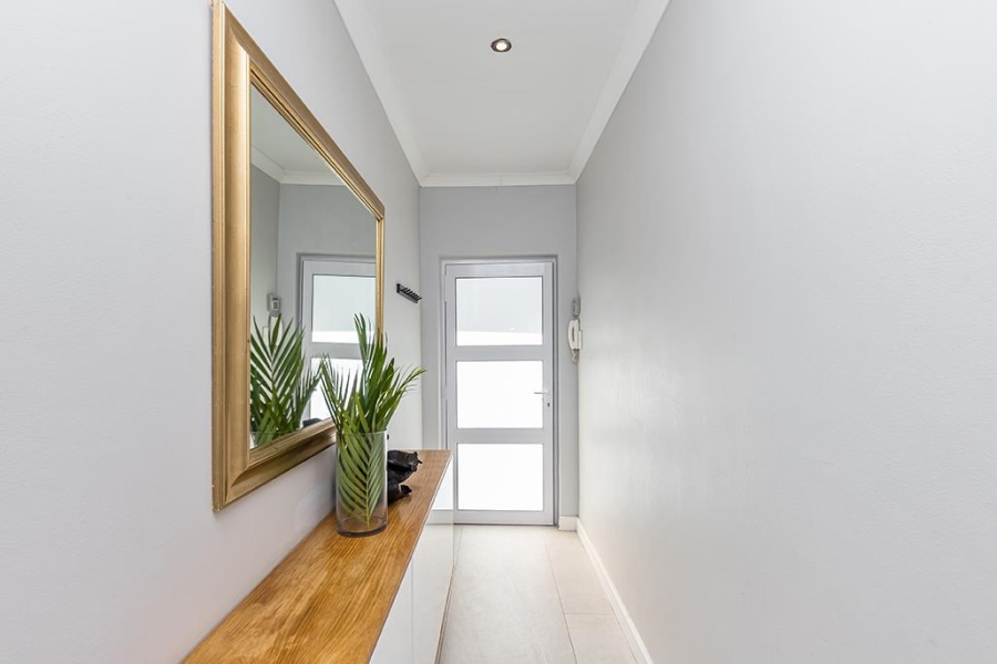 To Let 1 Bedroom Property for Rent in Sea Point Western Cape